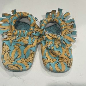 Freshly Picked banana print moccasins size 6